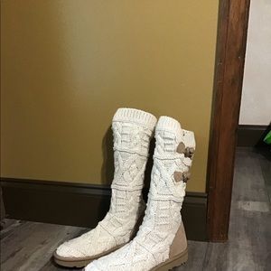 UGG Cable Knit Boots - size 7